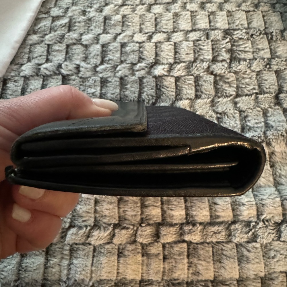 Authentic Gucci wallet - Picture 6 of 16